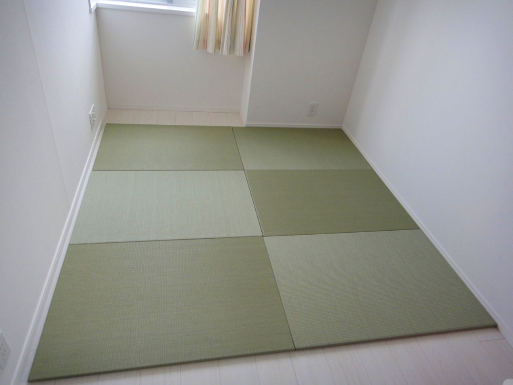 薄い色と濃い色の2色に見える琉球畳 実は