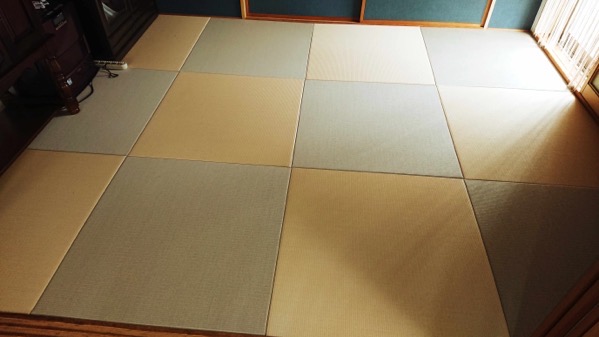 灰桜色と白茶色のツートンカラー琉球畳