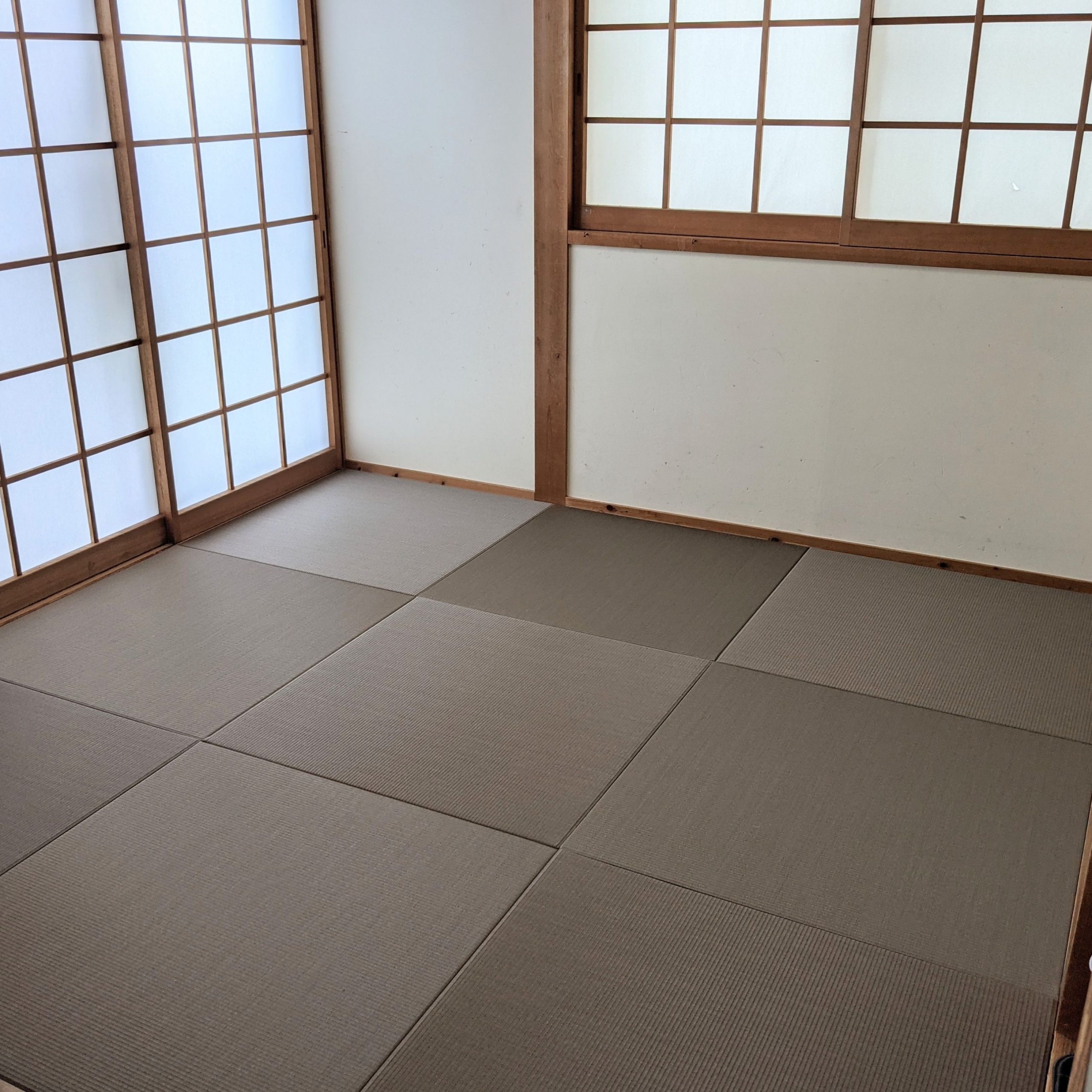 古い畳からラテブラウンの琉球畳に入れ替えたらモダンな和室になりました 古い畳からラテブラウンの琉球畳に入れ替えたらモダンな和室になりました