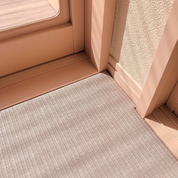 灰桜色の琉球畳の切りかけ加工
