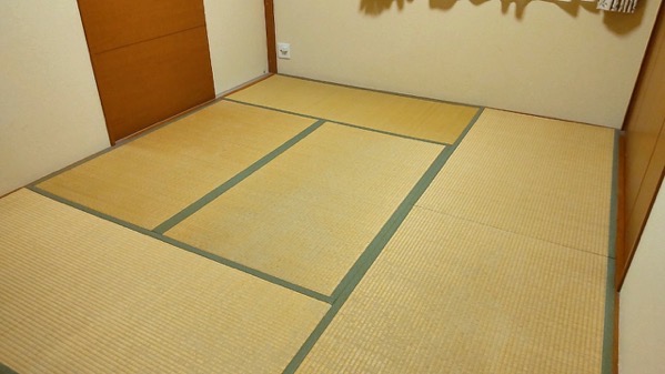 DIYで入れ替える前の築10年の和室のの畳