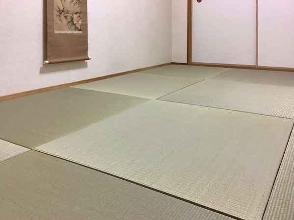 マンションの6畳間の和室に琉球畳