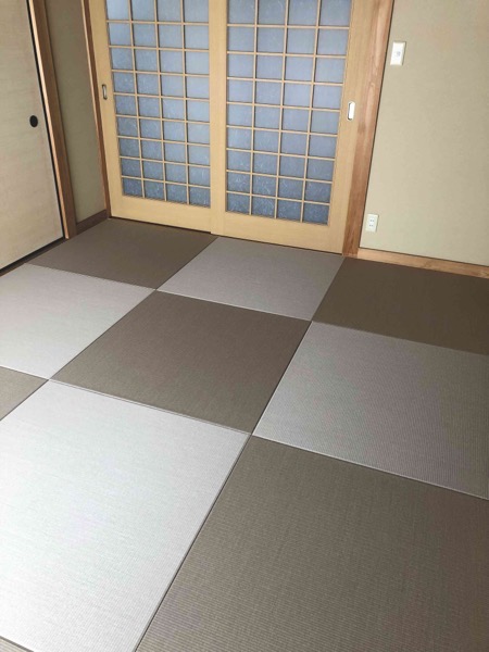 ６畳和室に灰桜色の琉球畳