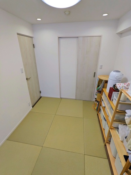 来月新たに産まれてくる子の部屋に敷いた畳