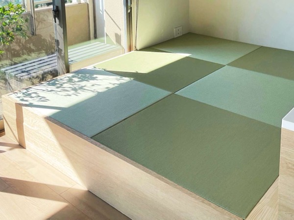 マンションリビングを和の空間に！カスタムサイズの琉球畳で自作小上がり
