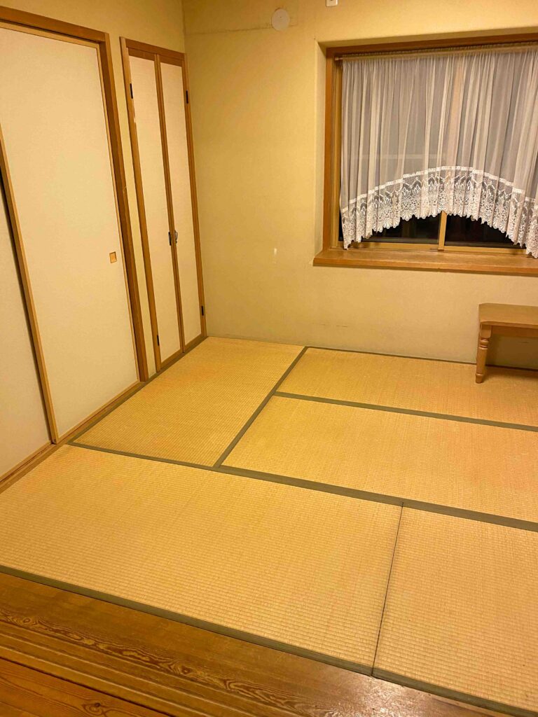 入れ替え前の古い畳