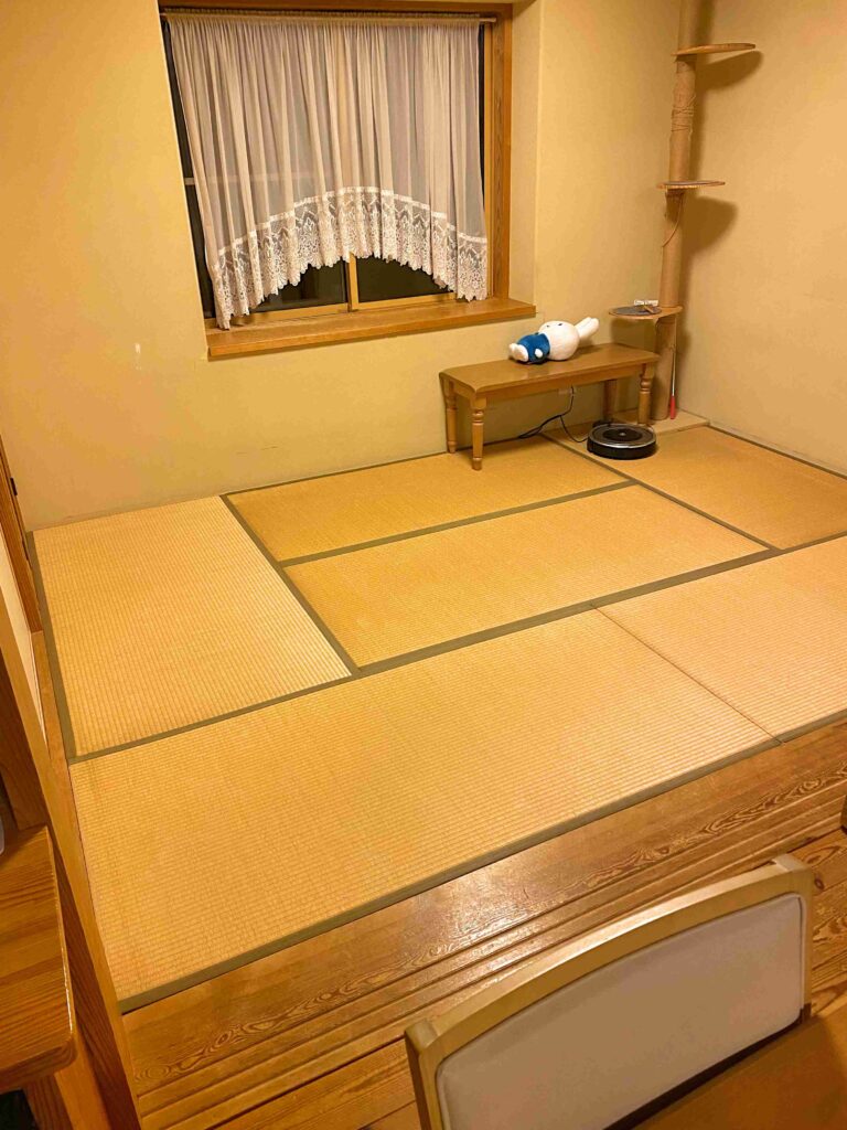 畳を入れ替える前の和室6畳