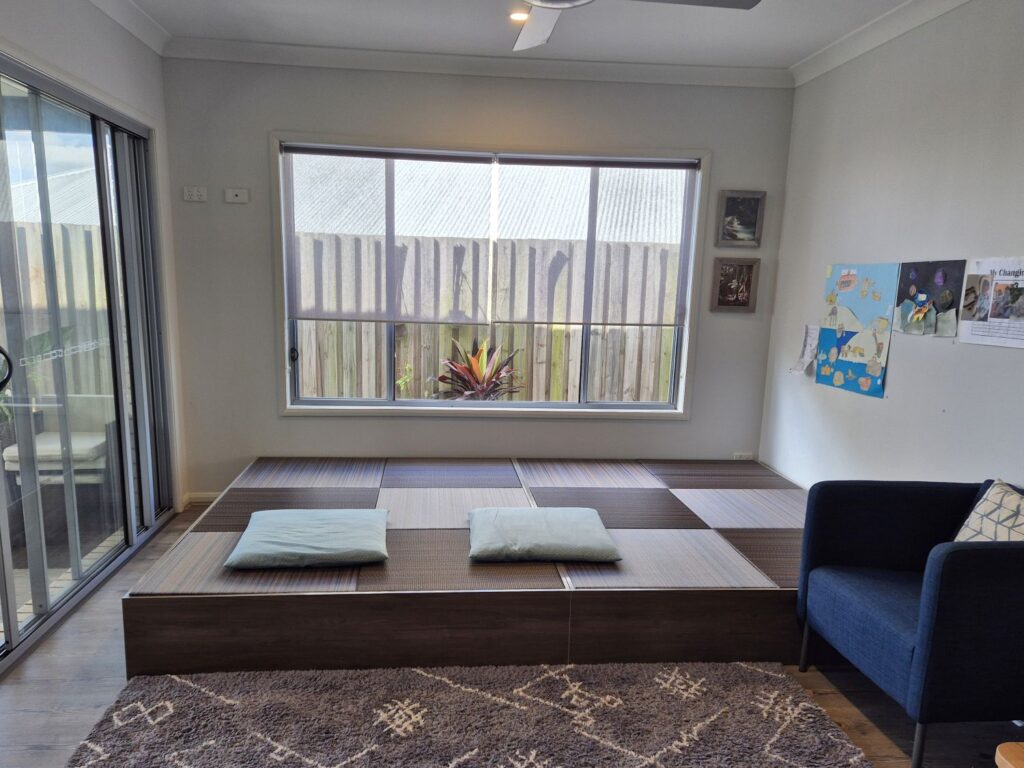 海外（オーストラリア）でベッド用小上がりに置き畳を活用した事例