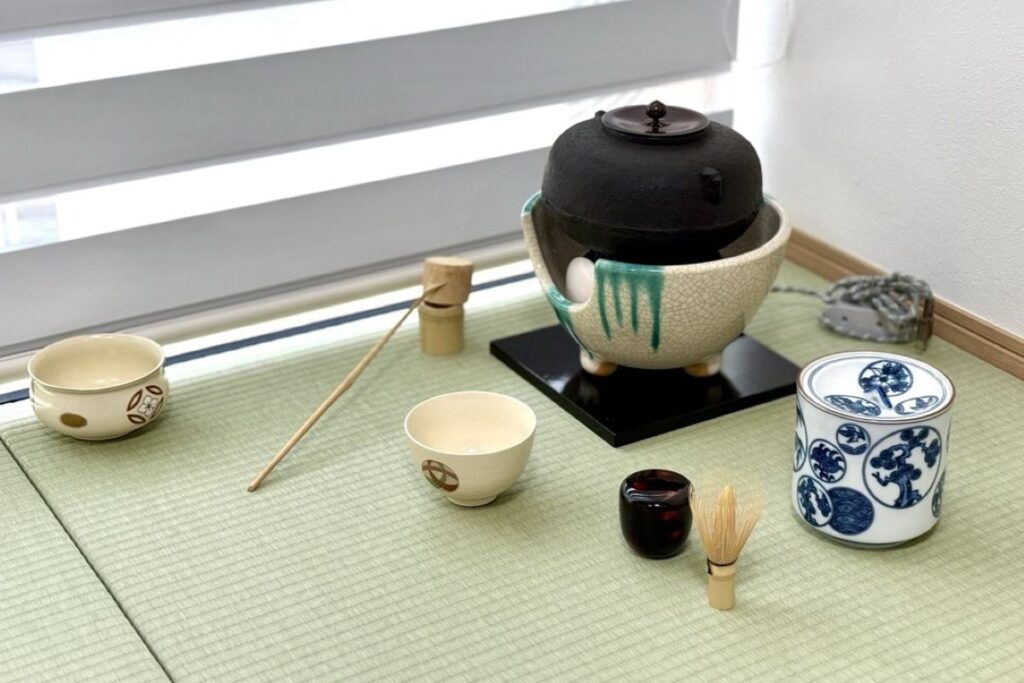 茶の湯たたみで着付け教室の一部を茶道の練習スペースに