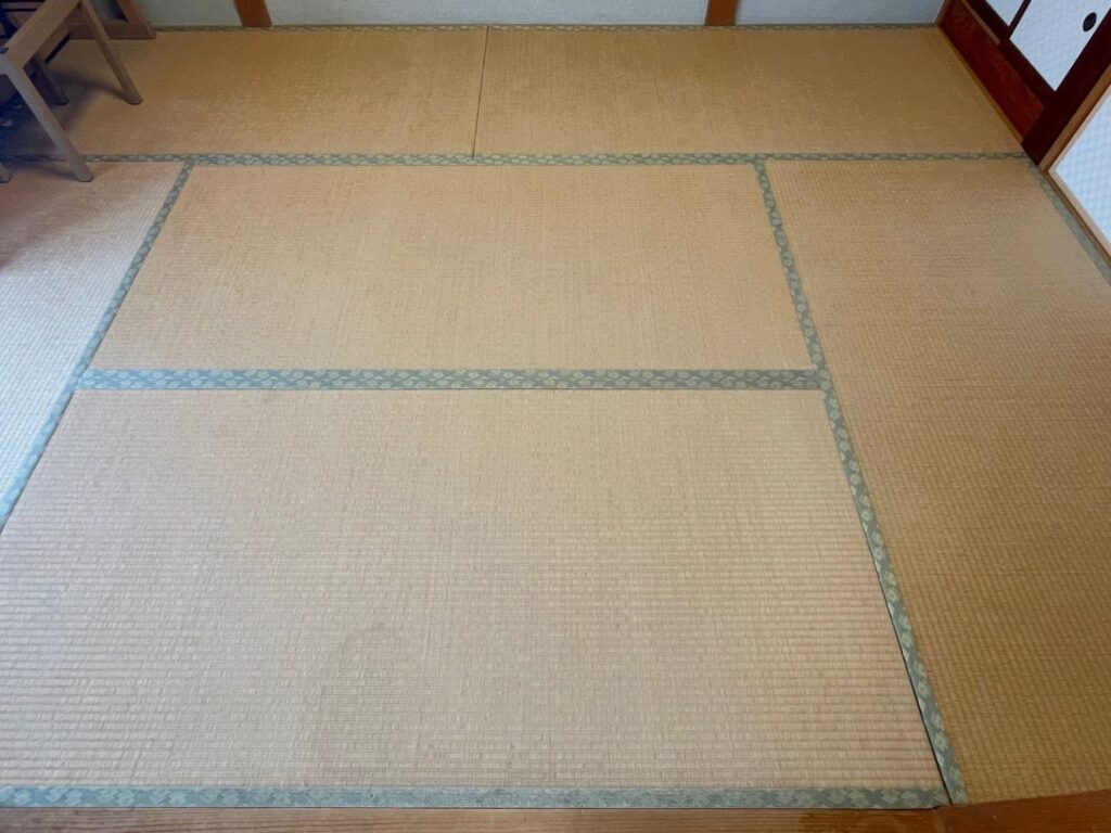 古い畳を新しい畳に入れ替える前のお部屋