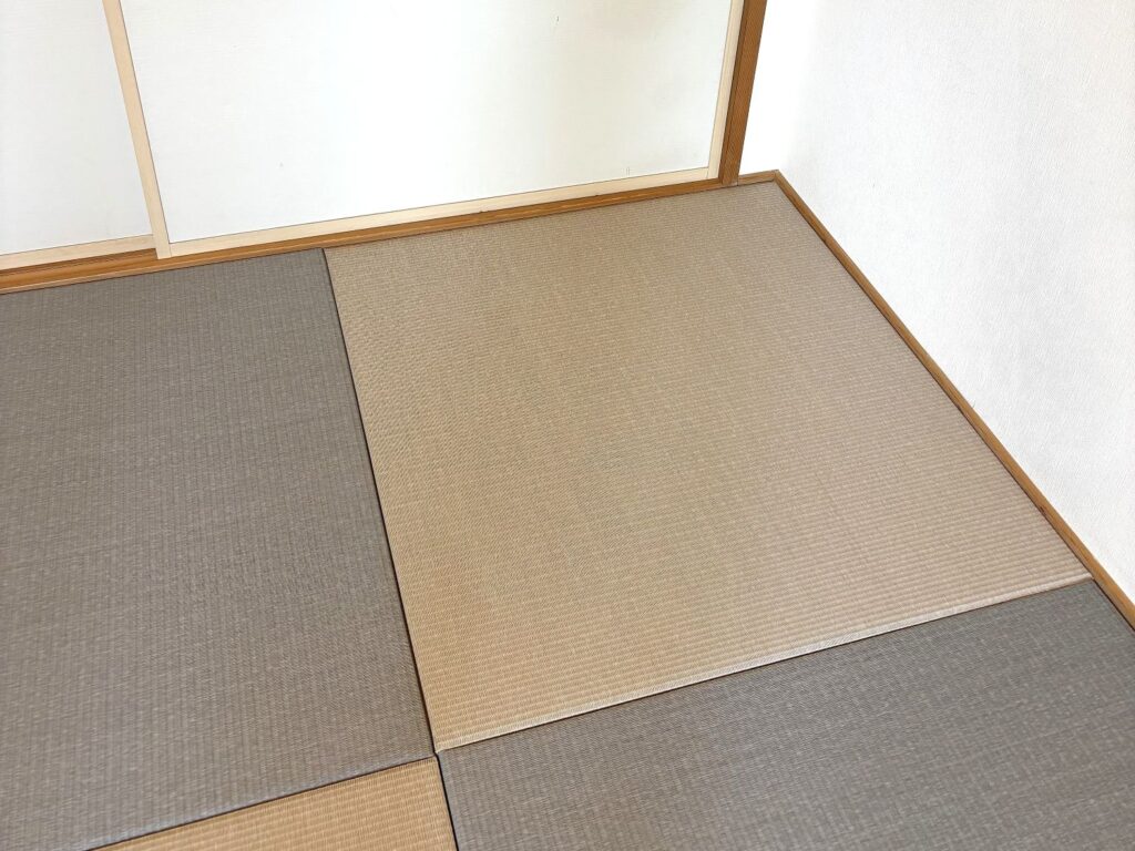 手描き図面から製作しお客さまのDIYで敷かれた2色使いの琉球畳