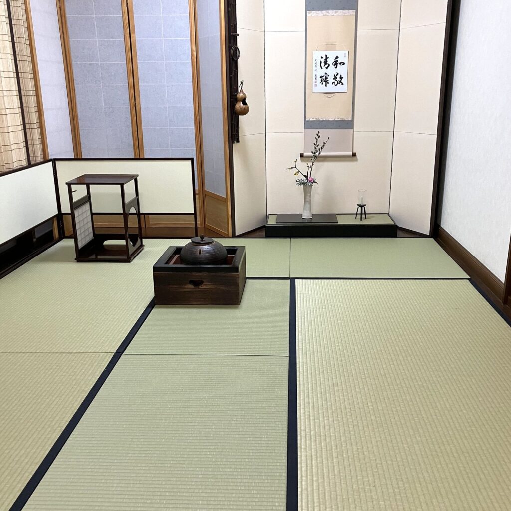 既存の畳との違和感がない茶の湯スペースが完成
